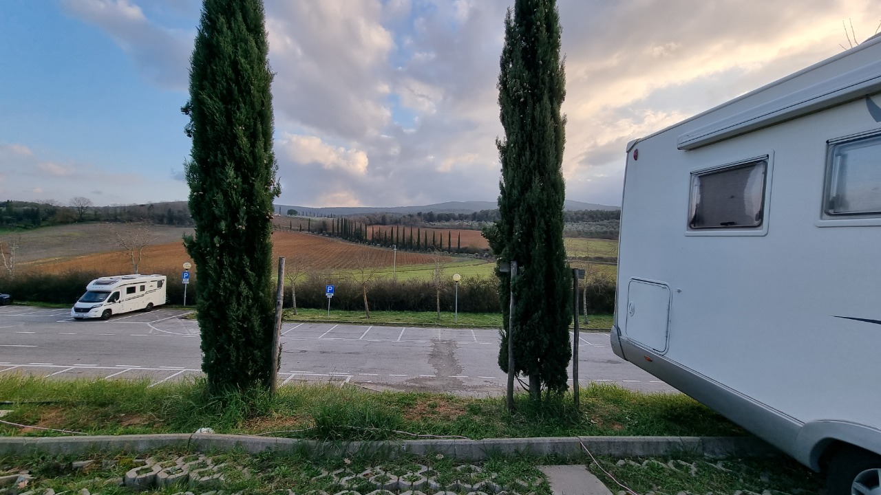 Area Sosta Camper Monteriggioni - Area De Autocaravanas