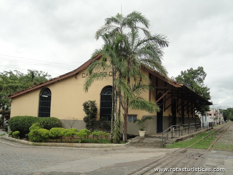 Cultuurhuis Casimiro de Abreu Station