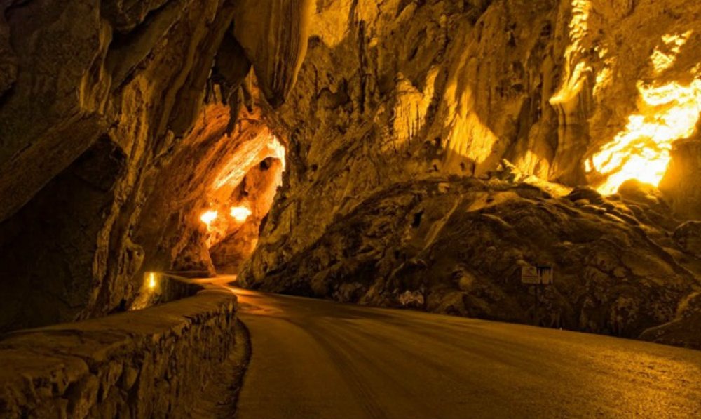 Cuevas del Agua, Asturië