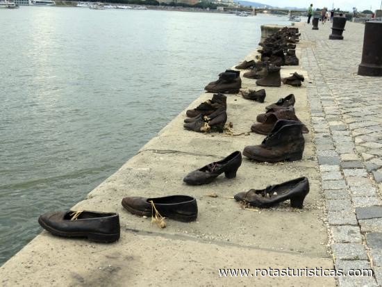 Herdenkingsschoenen aan de Donau (Boedapest)
