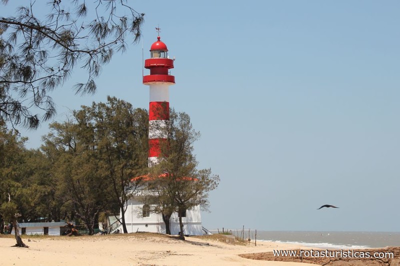 Estoril Beach Lighthouse or Macuti River Lighthouse (Beira)