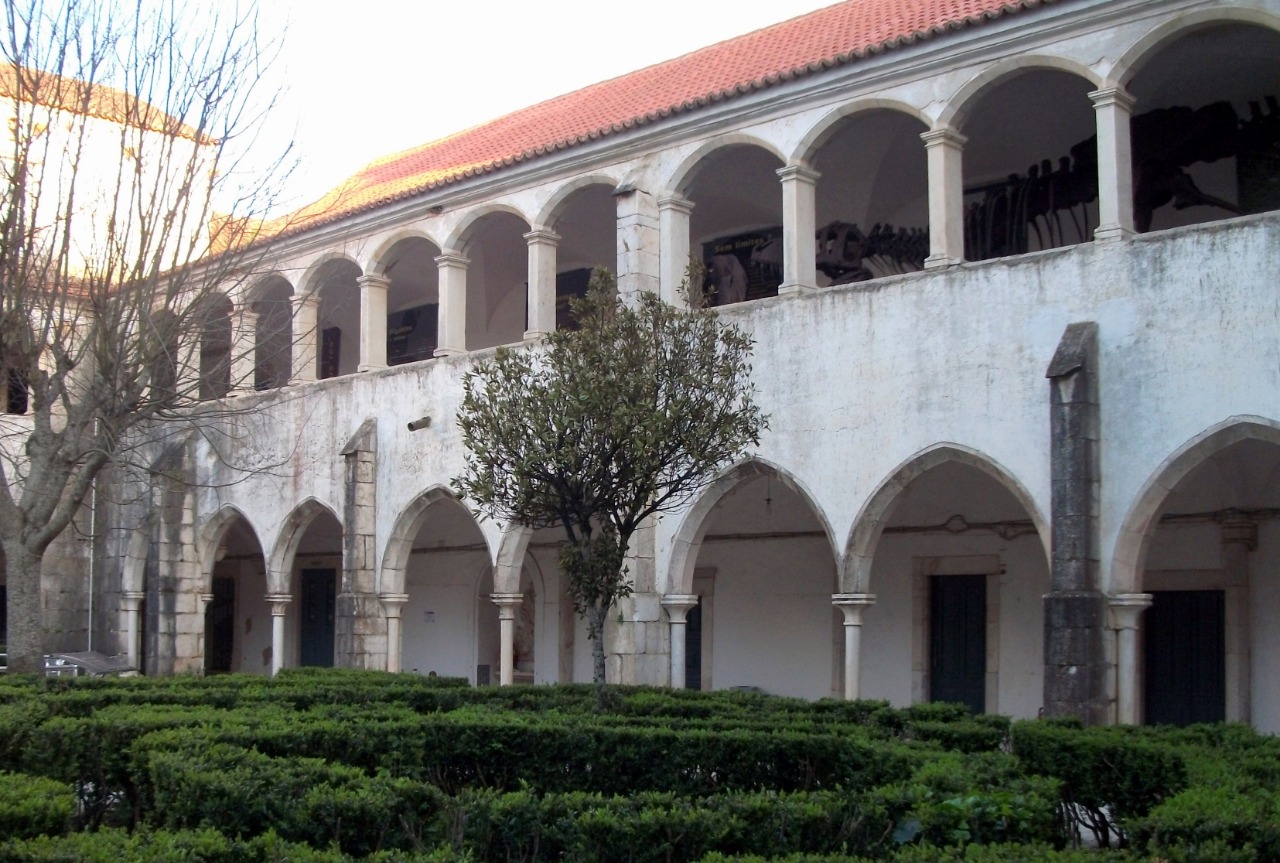 Cloître du couvent des Maltesas (Estremoz)