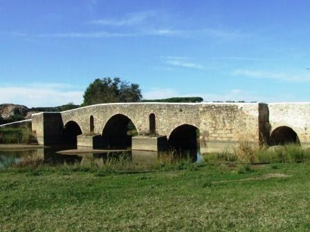 Römische Brücke über die Ribeira de Monforte (Monforte)