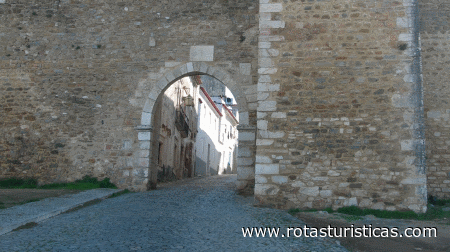 Middeleeuwse muren - Porta de Santarém (Estremoz)