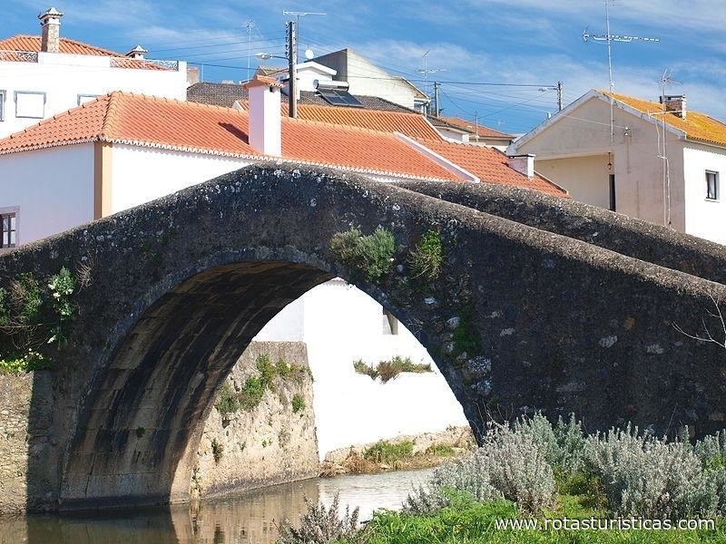 Oude brug van Cheleiros (Mafra)