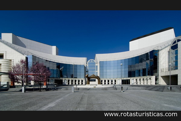 Het nieuwe gebouw van het Slowaakse nationale theater (Bratislava)