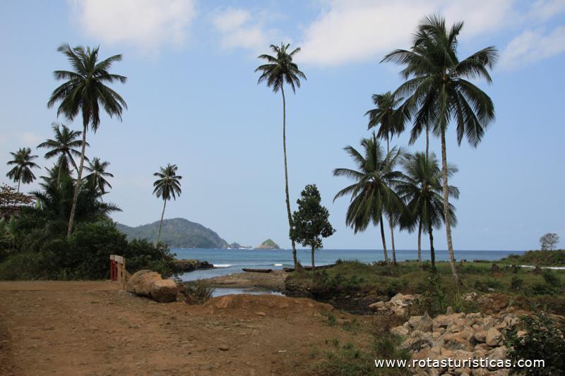 Strand van Monte Mário (eiland São Tomé)